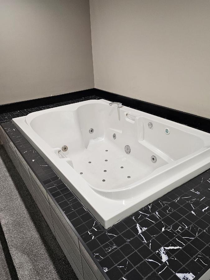 Western Budget Motel #1 Leduc/Nisku 외부 사진